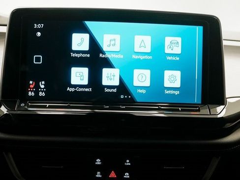 Used 2024 Volkswagen Atlas Cross Sport SE image 23