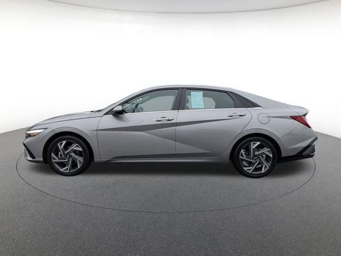 Used 2025 Hyundai Elantra SEL FWD image 8