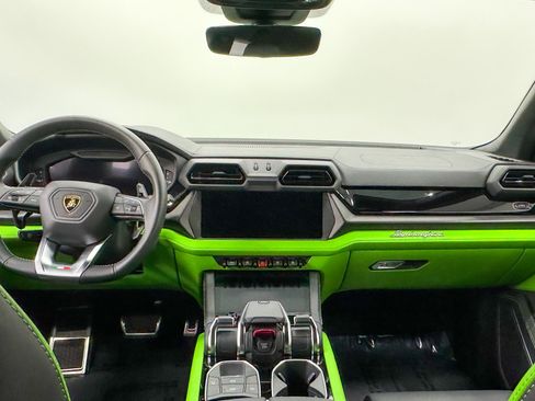 Used 2025 Lamborghini Urus SE image 13