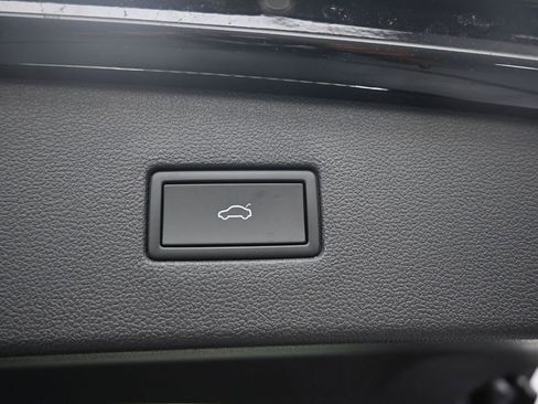 Used 2024 Volkswagen Tiguan SE FWD image 16