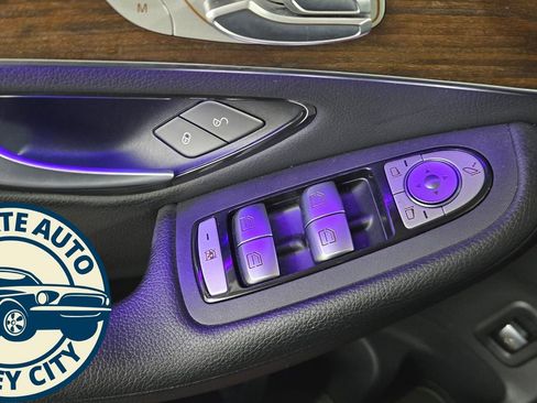 Used 2022 Mercedes-Benz GLC 300 4MATIC image 22