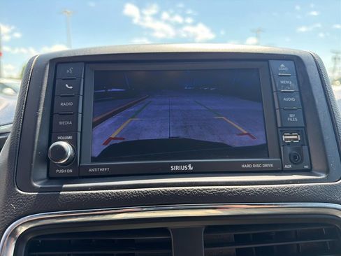 Used 2019 Dodge Grand Caravan SXT w/ Rear Park Assist Package FWD image 16