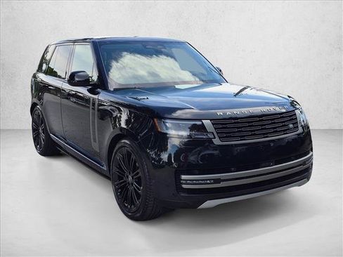 Used 2024 Land Rover Range Rover SE AWD/4WD image 3