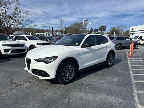 Used 2024 Alfa Romeo Stelvio Sprint image 5