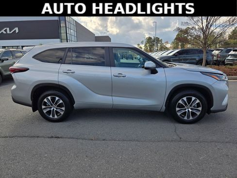 Used 2024 Toyota Highlander XLE image 8