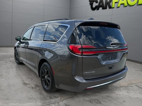 Used 2022 Chrysler Pacifica Touring-L FWD image 9