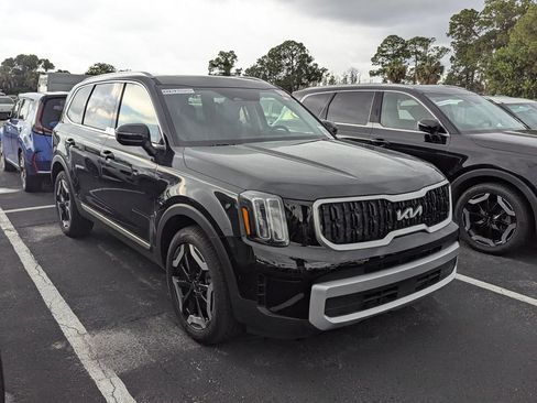 Used 2025 Kia Telluride EX w/ EX Captain's Chair Package FWD image 3