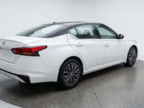 Used 2025 Nissan Altima 2.5 SV FWD image 9