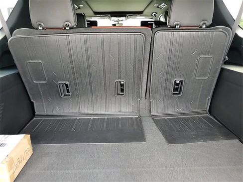 Used 2023 GMC Yukon XL Denali Ultimate image 6