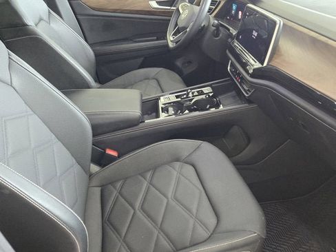 Used 2024 Volkswagen Atlas SE image 4