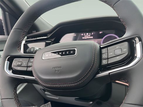 Used 2025 Jeep Wagoneer S Limited image 12