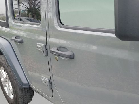 Used 2018 Jeep Wrangler Unlimited Sport S image 11