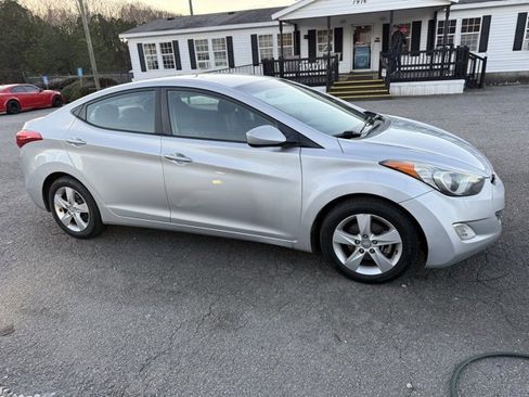 Used 2013 Hyundai Elantra GLS w/ Preferred Pkg image 3