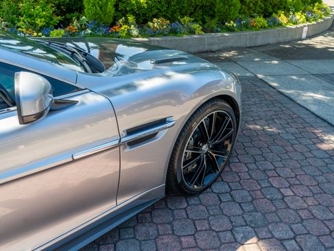 Used 2014 Aston Martin Vanquish Coupe RWD image 9