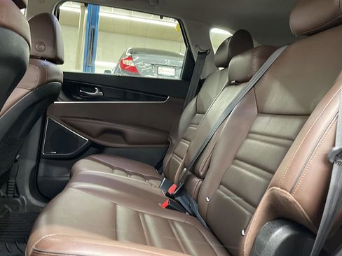 Used 2019 Kia Sorento SX image 10