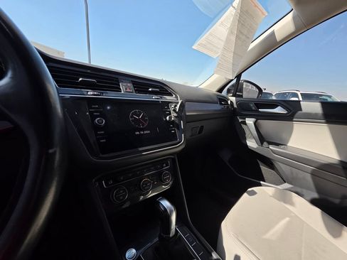 Used 2019 Volkswagen Tiguan SE FWD image 14