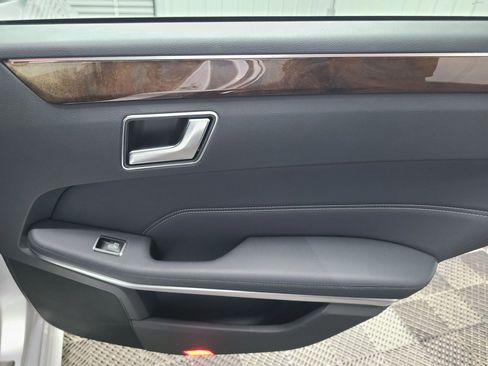 Used 2016 Mercedes-Benz E 350 4MATIC Sedan image 40