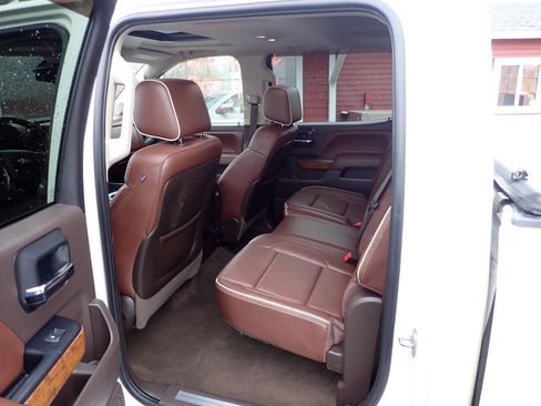 Used 2015 Chevrolet Silverado 1500 High Country w/ High Country Premium Package AWD/4WD image 8