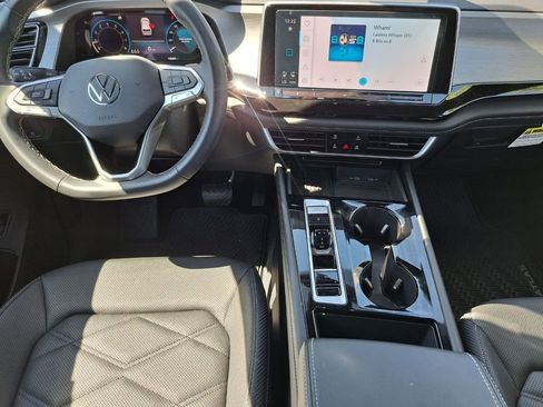 Used 2025 Volkswagen Atlas Cross Sport SE image 20