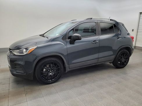 Used 2021 Chevrolet Trax LT w/ Sport Edition FWD image 2