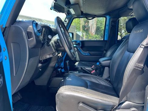 Used 2017 Jeep Wrangler Unlimited Sahara w/ Connectivity Group AWD/4WD image 13