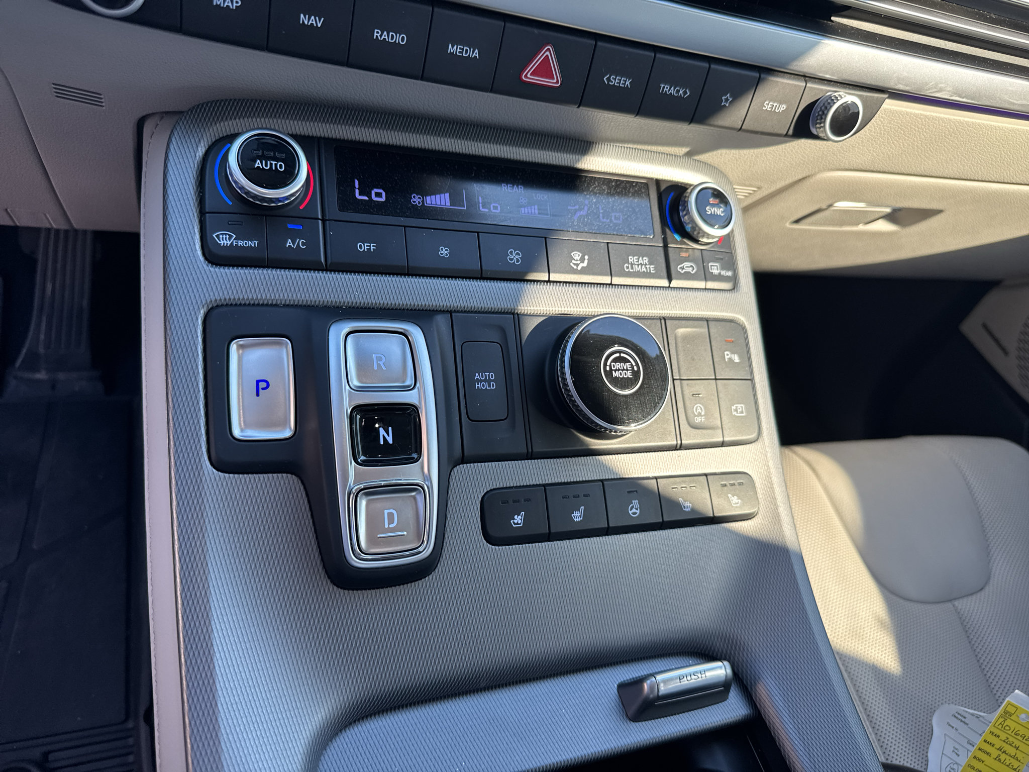 Used 2024 Hyundai Palisade Limited FWD image 15