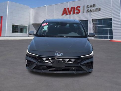 Used 2025 Hyundai Elantra SEL FWD image 2