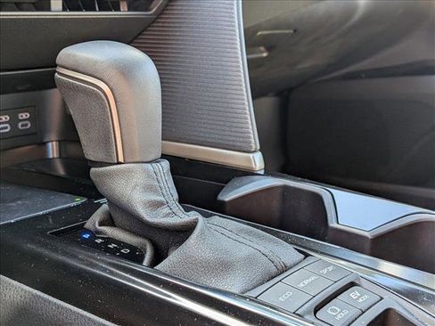 Used 2025 Toyota Camry SE image 14