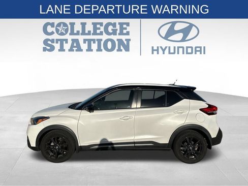 Used 2020 Nissan Kicks SR w/ SR Premium Package image 10