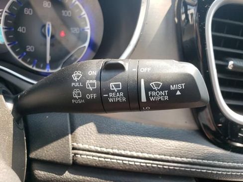 Used 2024 Chrysler Pacifica Limited w/ S Appearance Package FWD image 29
