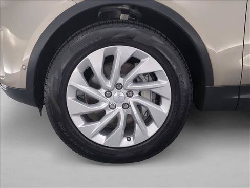 Certified 2025 Land Rover Discovery S AWD/4WD image 29