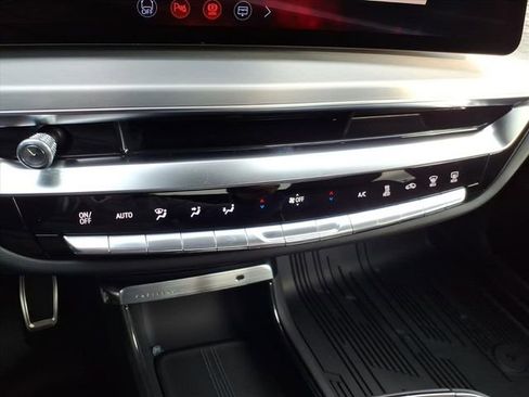 New 2026 Cadillac Lyriq V w/ Exterior Carbon Fiber Package AWD/4WD image 32