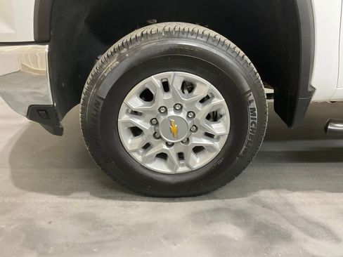 Used 2024 Chevrolet Silverado 2500 LT image 6