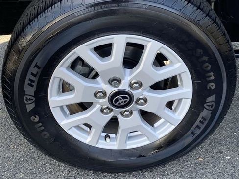 Used 2024 Toyota Tacoma SR5 w/ SR5 Upgrade Package image 34