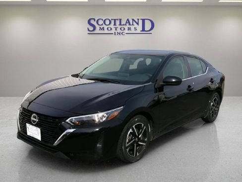 Used 2024 Nissan Sentra SV image 2