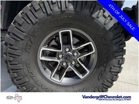 Used 2024 Jeep Gladiator Mojave AWD/4WD image 9