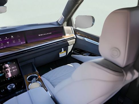 Used 2025 Cadillac Escalade Sport Platinum w/ LPO, Floor Liner Package AWD/4WD image 24