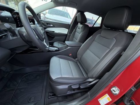 New 2026 Chevrolet Trax LT w/ Driver Confidence Package FWD image 17