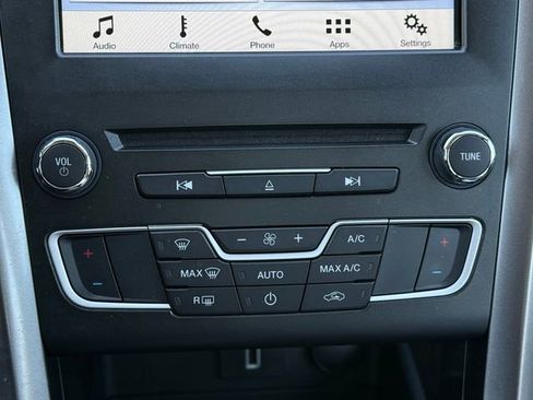 Certified 2017 Ford Fusion SE w/ Equipment Group 201A image 11