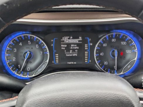 Used 2017 Chrysler Pacifica Touring-L image 36
