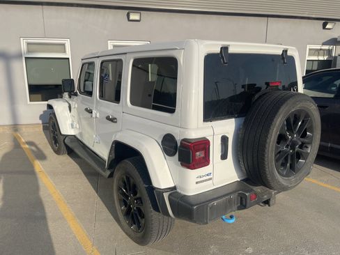 Used 2022 Jeep Wrangler Unlimited Sahara w/ Cold Weather Group AWD/4WD image 5
