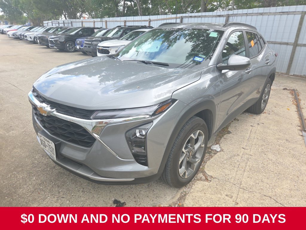 Used 2026 Chevrolet Trax LT FWD image 1