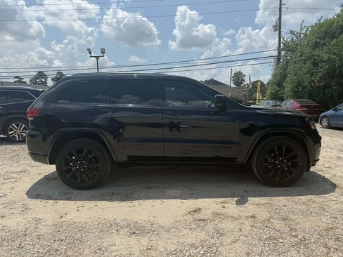 Used 2019 Jeep Grand Cherokee Altitude RWD image 5