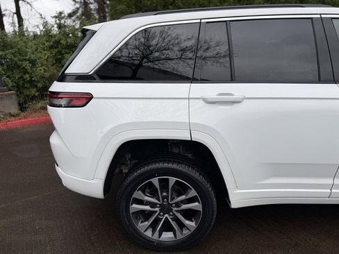 Used 2024 Jeep Grand Cherokee Overland image 15