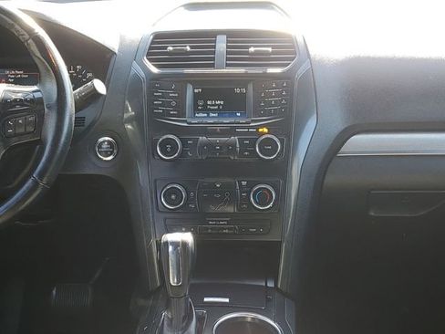 Used 2018 Ford Explorer XLT AWD/4WD image 14