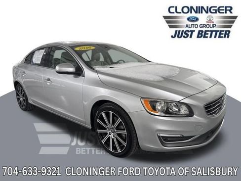 Used 2016 Volvo S60 T5 image 1