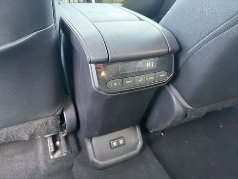 Used 2021 Toyota Highlander XLE image 37