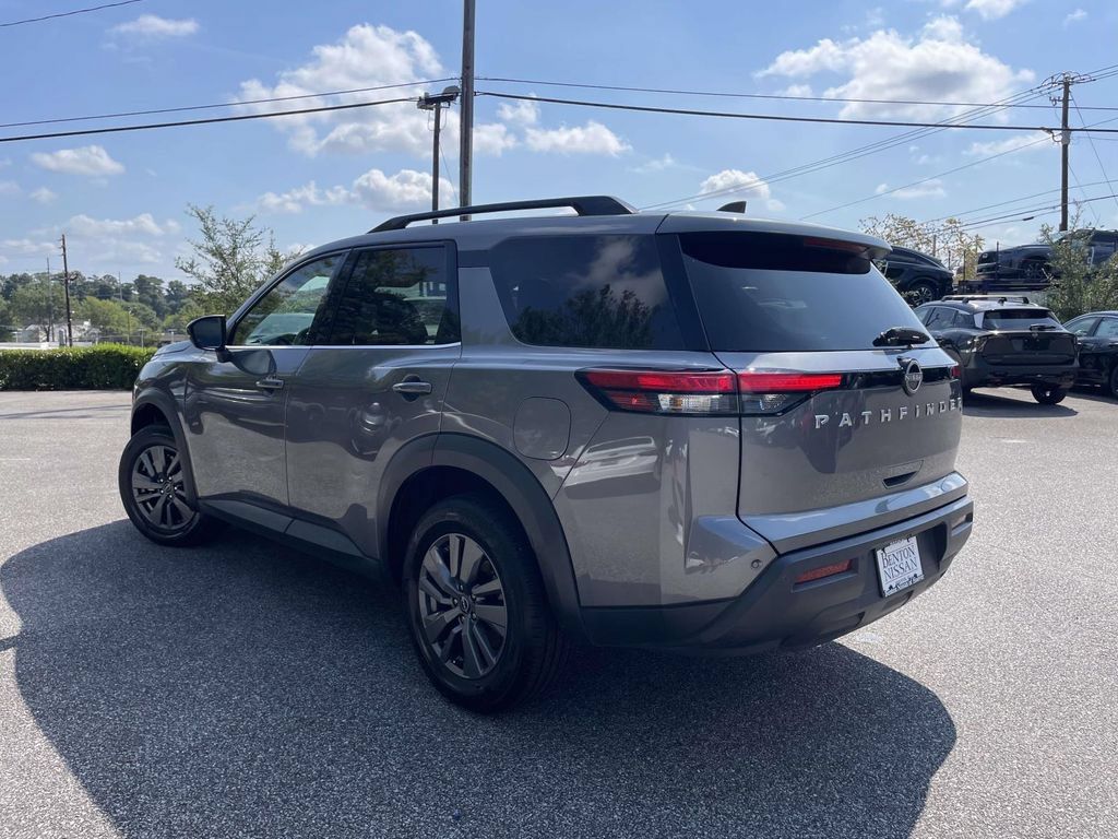 Used 2025 Nissan Pathfinder SV FWD image 5