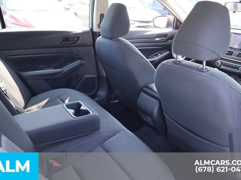 Used 2024 Nissan Altima 2.5 SV FWD image 21