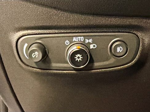 Used 2021 Chevrolet Equinox LT image 17